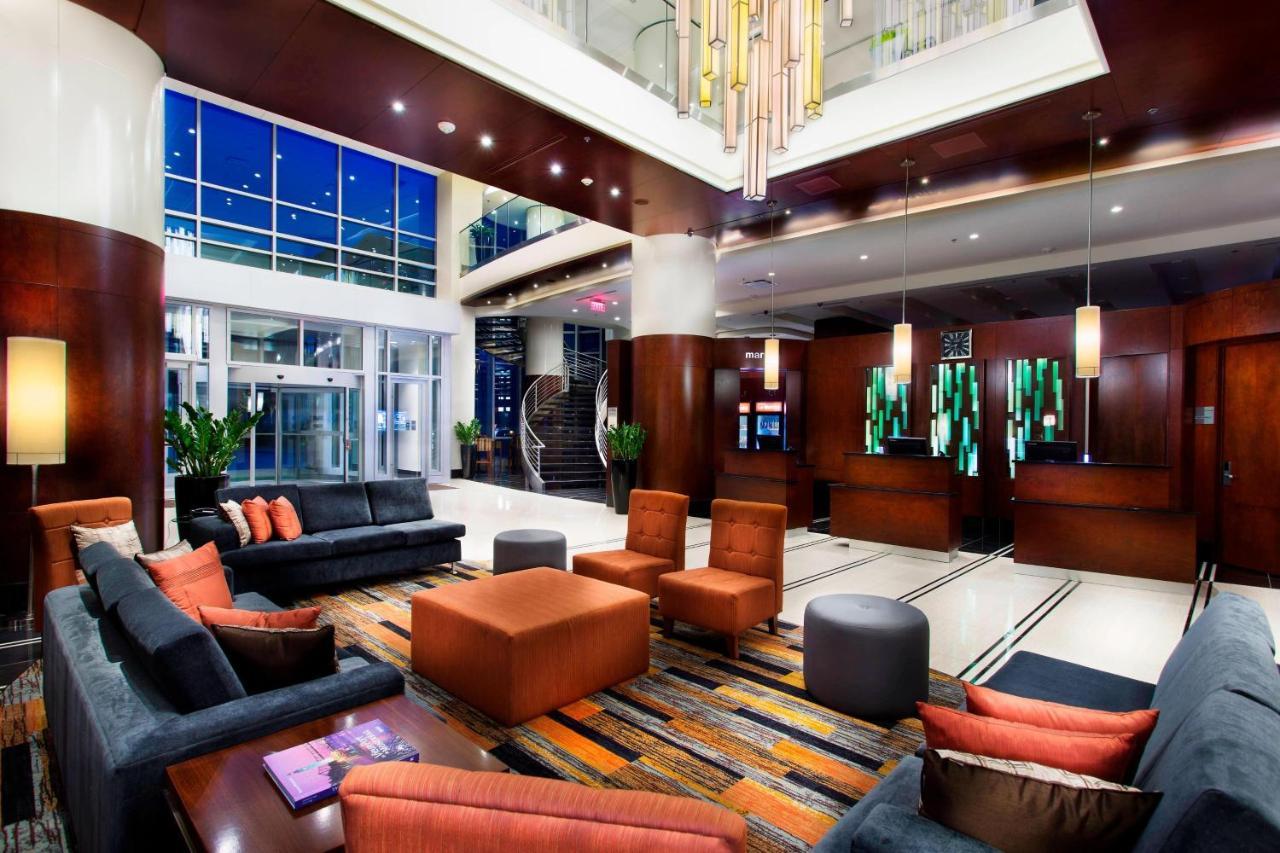 Courtyard Par Marriott Montreal Centre-Ville Esterno foto