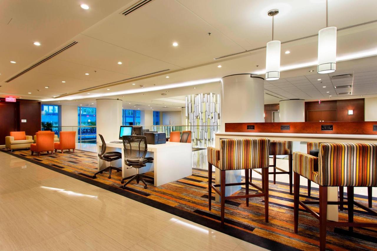 Courtyard Par Marriott Montreal Centre-Ville Esterno foto