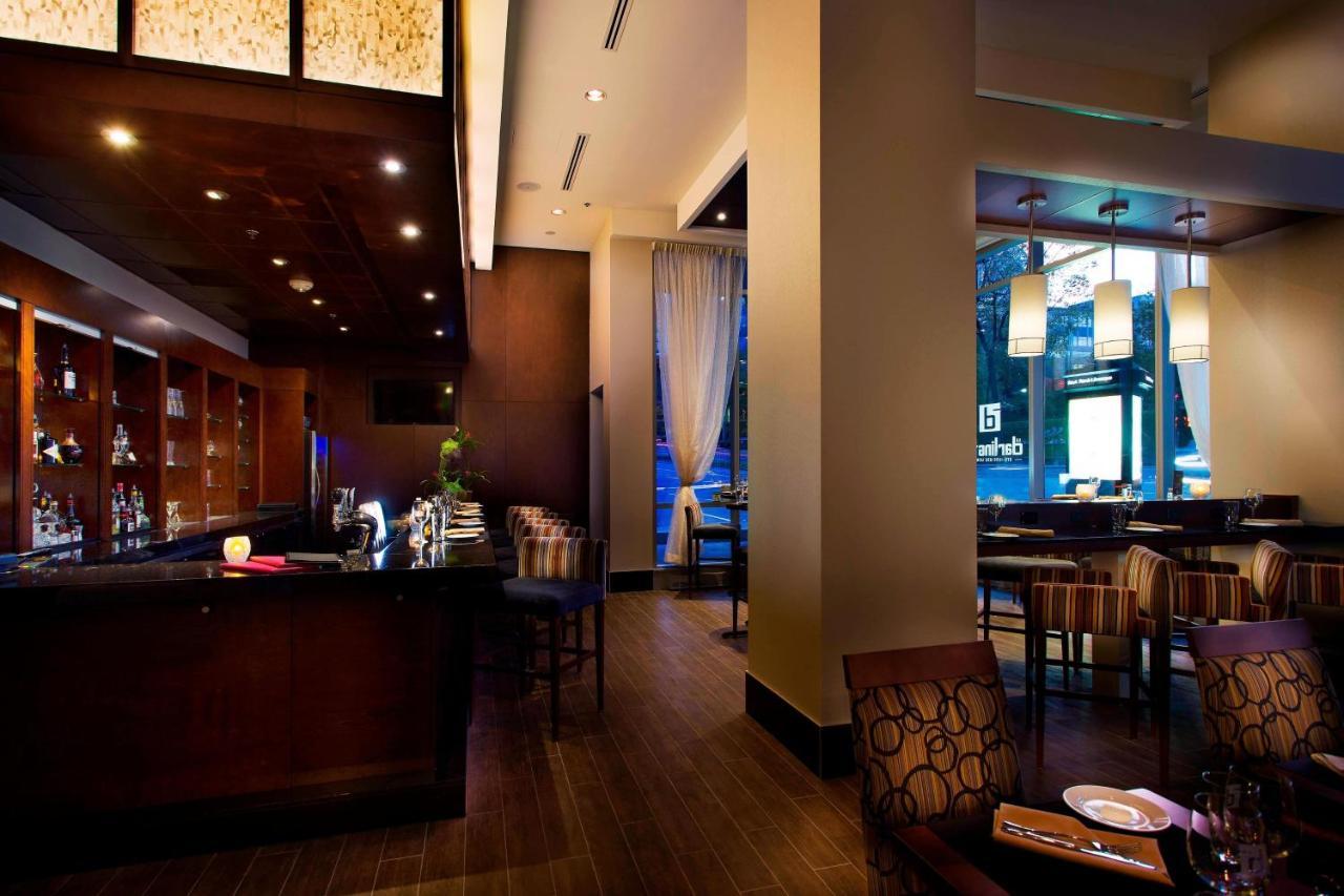 Courtyard Par Marriott Montreal Centre-Ville Esterno foto