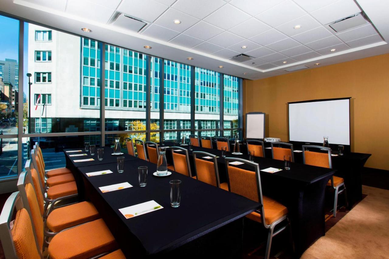 Courtyard Par Marriott Montreal Centre-Ville Esterno foto