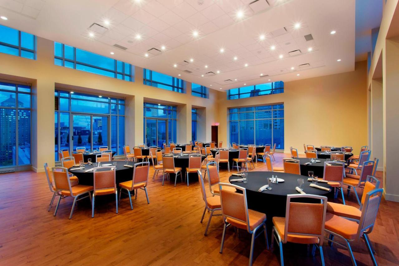 Courtyard Par Marriott Montreal Centre-Ville Esterno foto