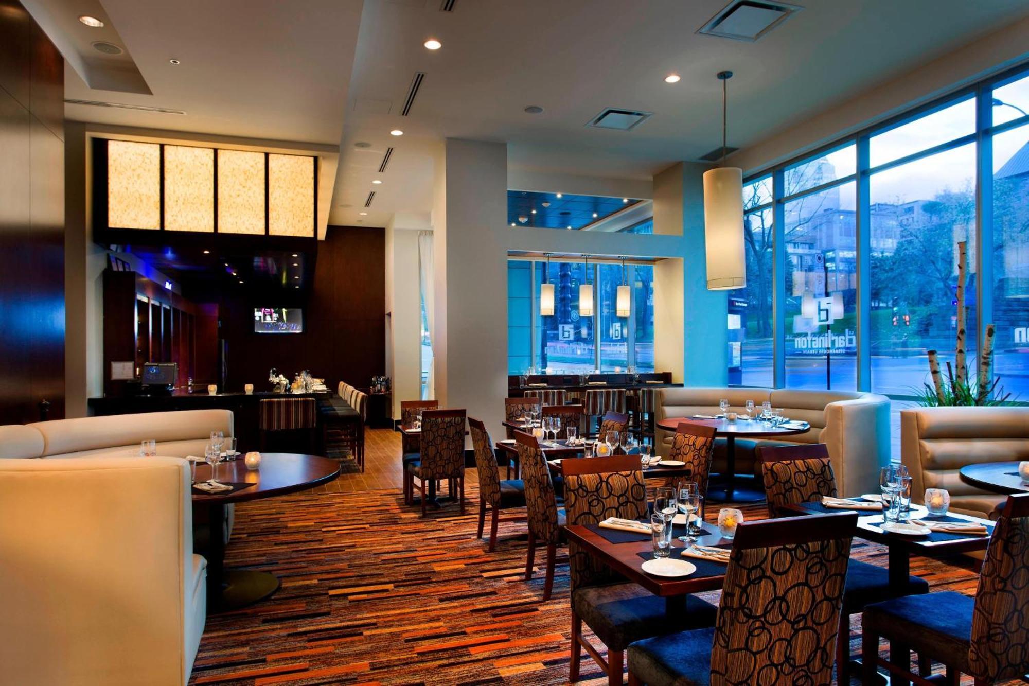 Courtyard Par Marriott Montreal Centre-Ville Esterno foto
