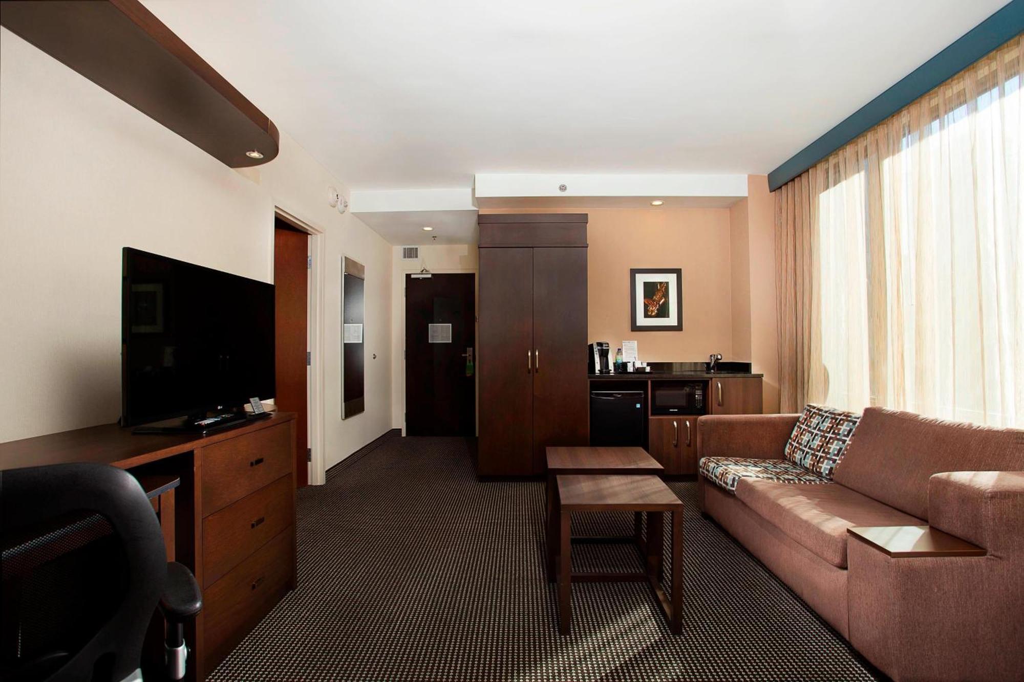 Courtyard Par Marriott Montreal Centre-Ville Esterno foto