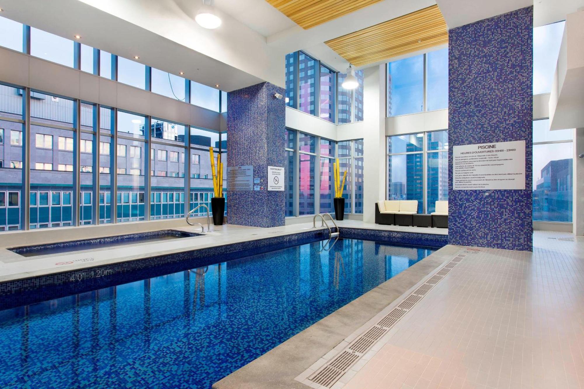 Courtyard Par Marriott Montreal Centre-Ville Esterno foto