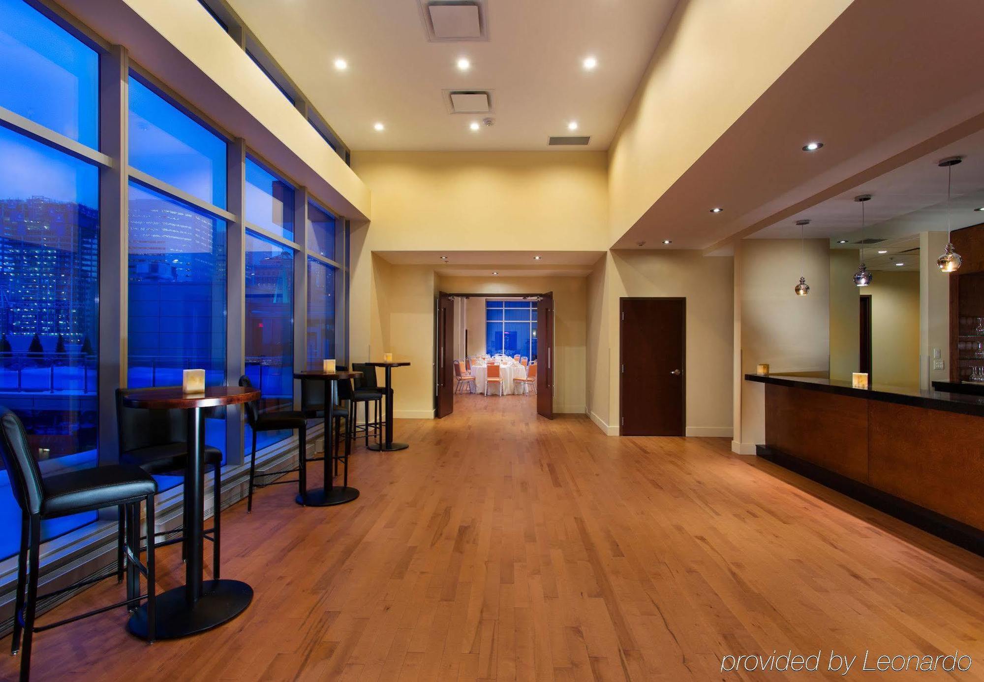Courtyard Par Marriott Montreal Centre-Ville Esterno foto