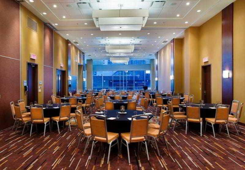 Courtyard Par Marriott Montreal Centre-Ville Esterno foto