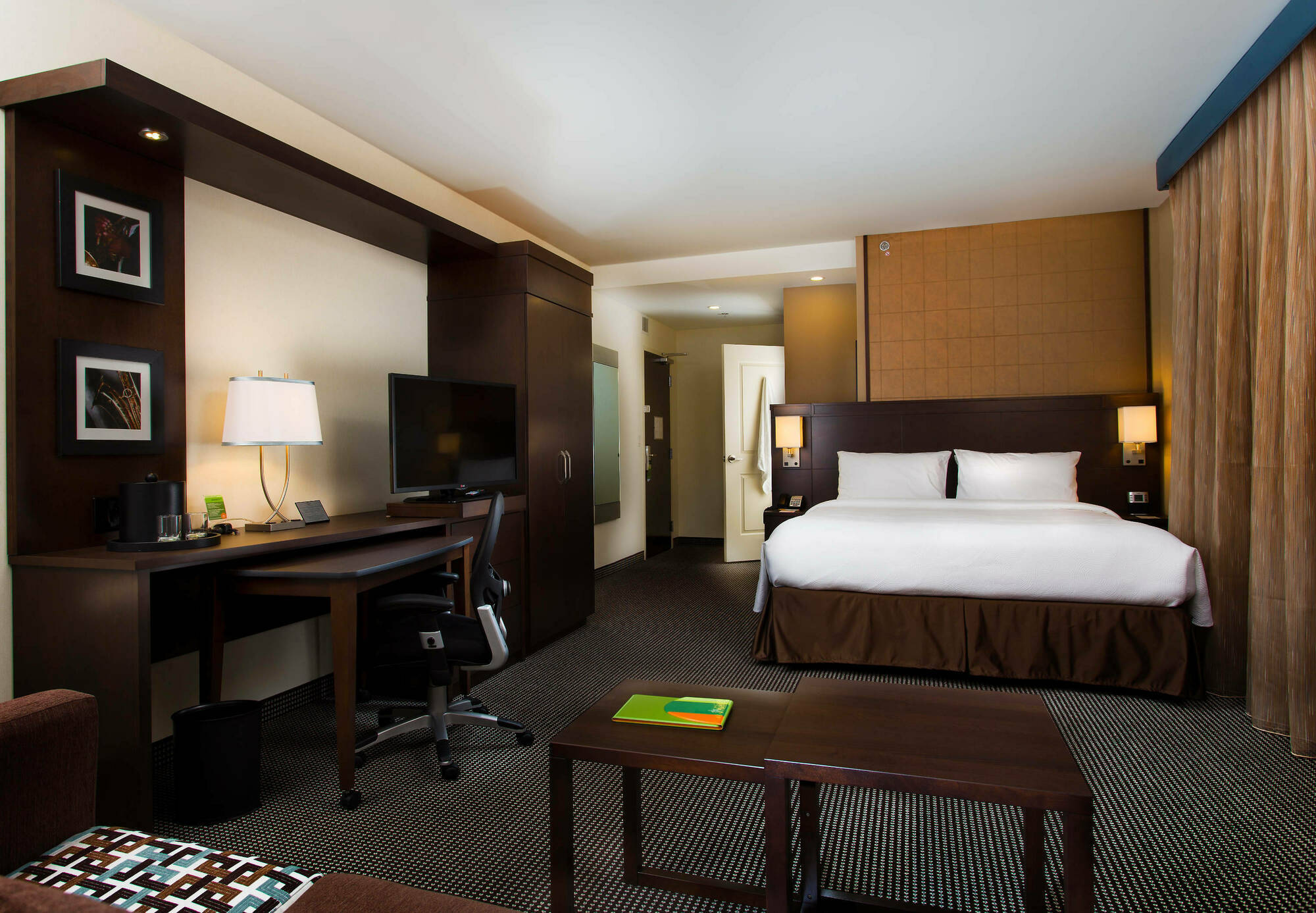 Courtyard Par Marriott Montreal Centre-Ville Esterno foto